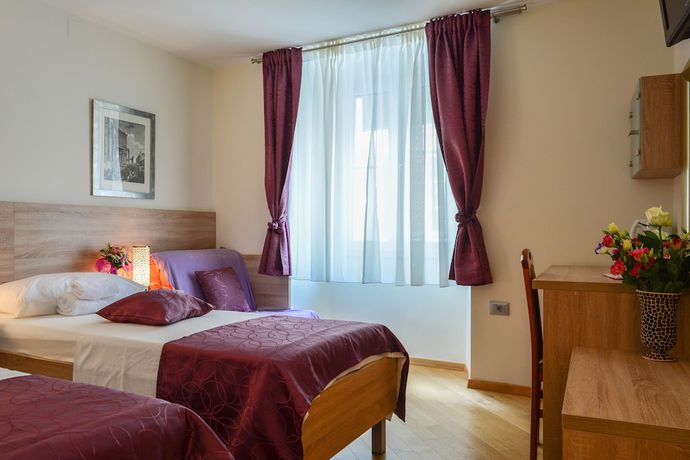 Imagen de la habitación del Hotel Kastel 1700. Foto 4