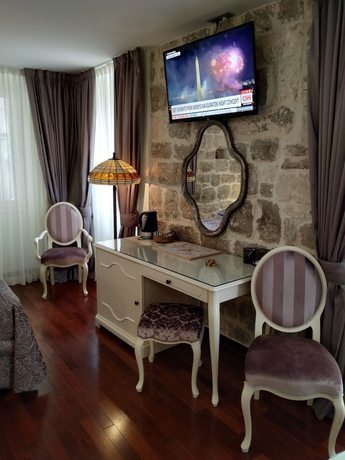 Imagen de la habitación del Hotel Kastel 1700. Foto 13