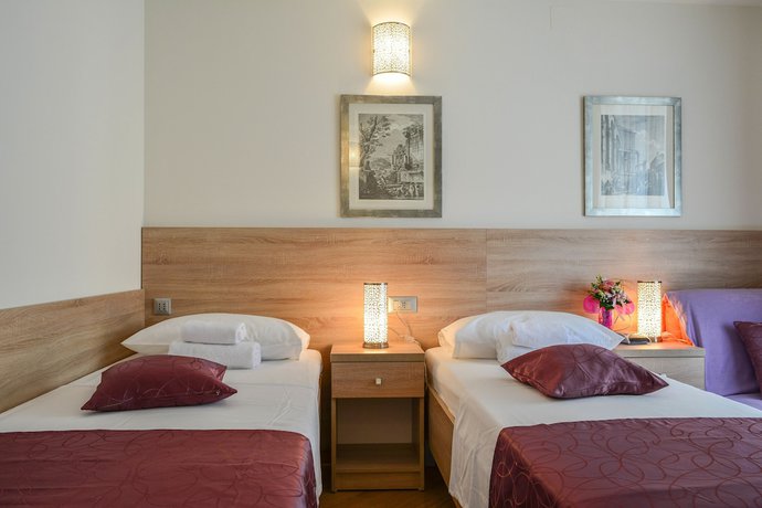 Imagen de la habitación del Hotel Kastel 1700. Foto 18