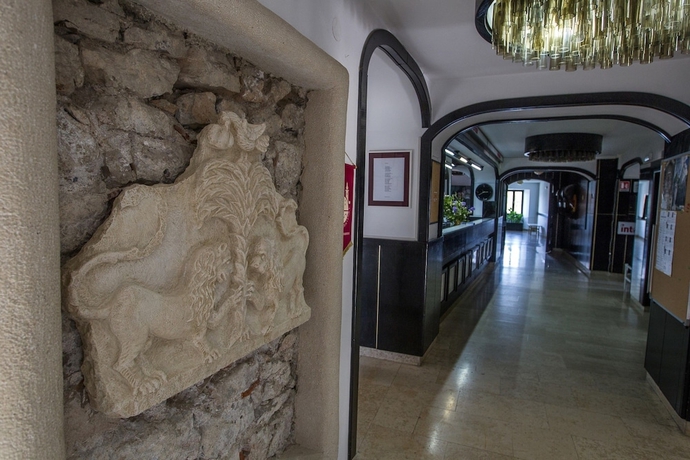 Imagen de los interiores del Hotel Kastel. Foto 16