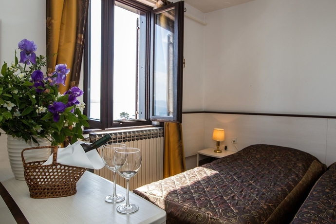 Imagen de la habitación del Hotel Kastel. Foto 13