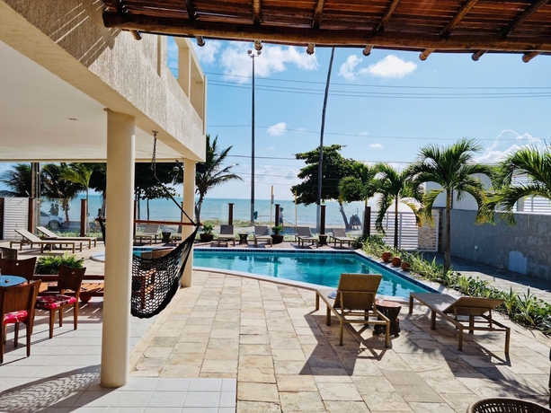 Imagen de la piscina del Hotel Kastel Jampa. Foto 19