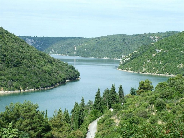 Imagen de los exteriores del Hotel Kastel, Motovun. Foto 9