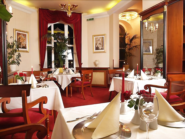 Imagen del bar/restaurante del Hotel Kastell. Foto 3