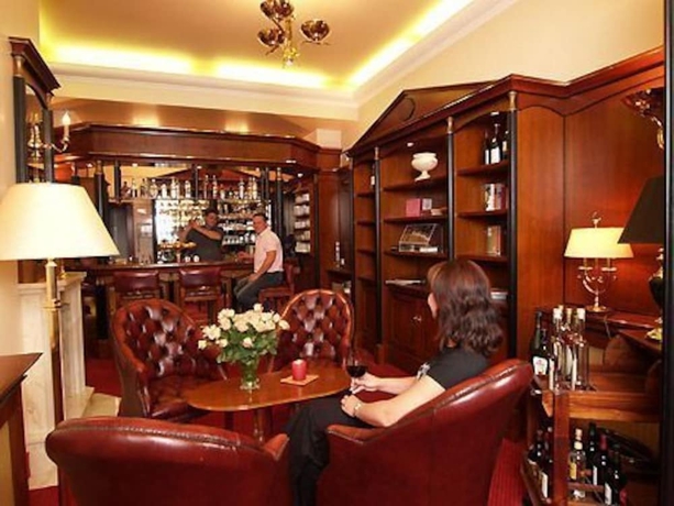 Imagen del bar/restaurante del Hotel Kastell. Foto 6