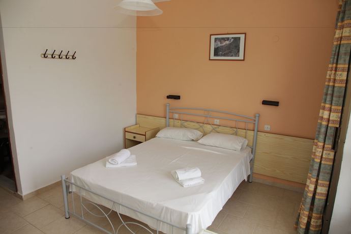 Imagen de la habitación del Hotel Kastelli. Foto 8
