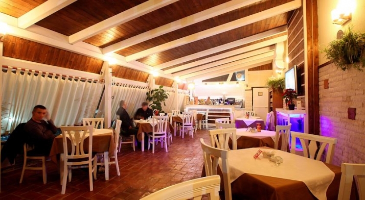 Imagen del bar/restaurante del Hotel Kastria. Foto 2
