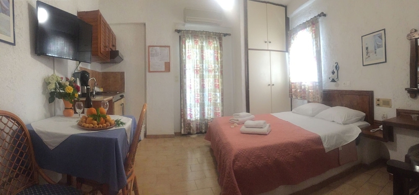 Imagen de la habitación del Hotel Kastro Studios Apartments. Foto 11