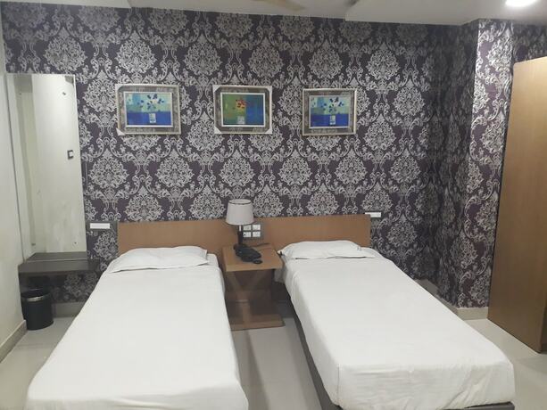 Imagen de la habitación del Hotel Kasturi International. Foto 17