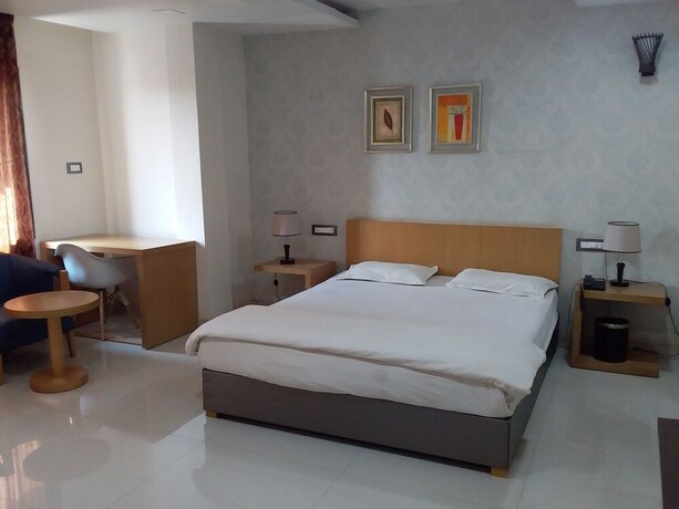 Imagen de la habitación del Hotel Kasturi International. Foto 18