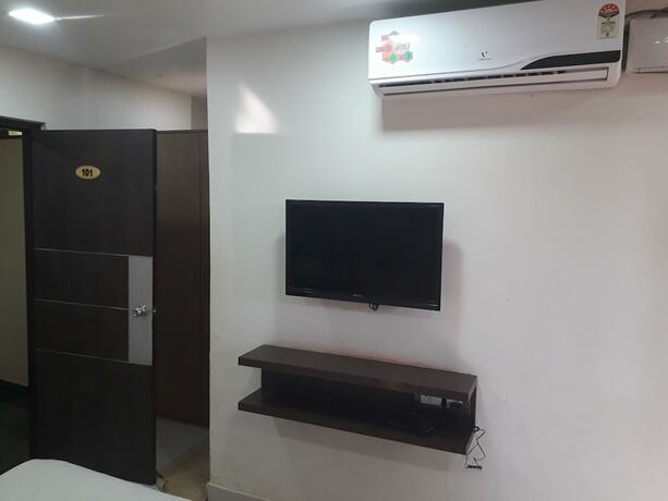 Imagen de la habitación del Hotel Kasturi International. Foto 19