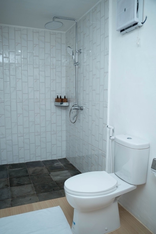 Imagen de la habitación del Hotel Kasturi Uluwatu. Foto 11