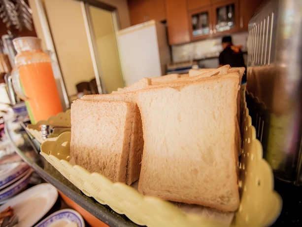 Imagen del bar/restaurante del Hotel Kata Blue Sea Resort. Foto 3