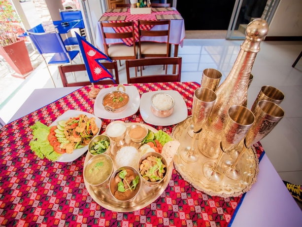 Imagen del bar/restaurante del Hotel Kata Blue Sea Resort. Foto 4