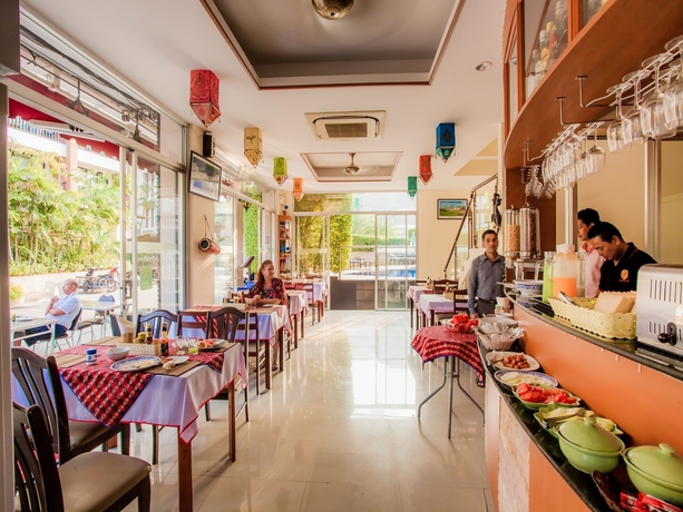 Imagen del bar/restaurante del Hotel Kata Blue Sea Resort. Foto 6