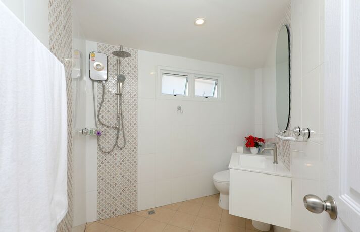 Imagen de la habitación del Hotel Kata White Villas. Foto 19