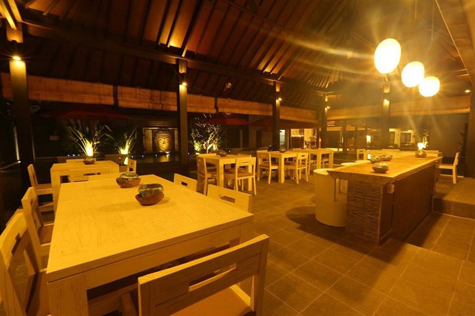 Imagen del bar/restaurante del Hotel Katala Villas. Foto 2