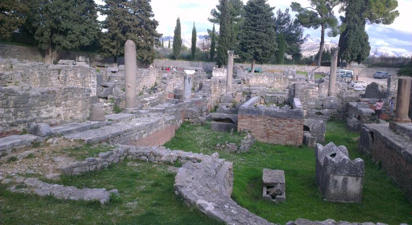 Imagen de los exteriores del Hotel Katarina, Dugopolje. Foto 7