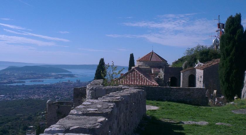 Imagen de los exteriores del Hotel Katarina, Dugopolje. Foto 8