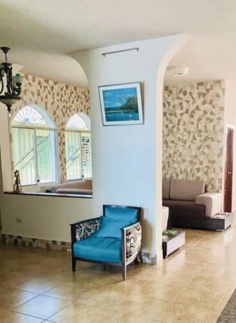 Imagen del bar/restaurante del Hotel Katarma Galapagos. Foto 2