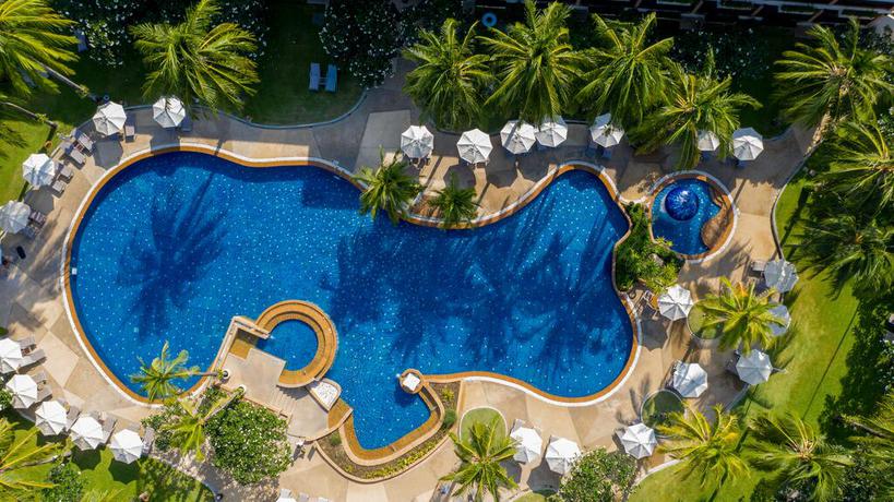 Imagen de la piscina del Hotel Katathani Phuket Beach Resort. Foto 14