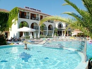 Imagen de la piscina del Hotel Katerina Palace And Studios. Foto 8