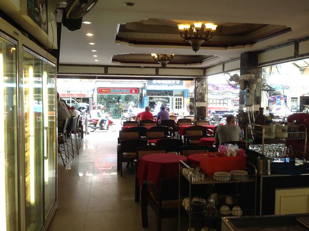 Imagen del bar/restaurante del Hotel Katesiree House. Foto 3