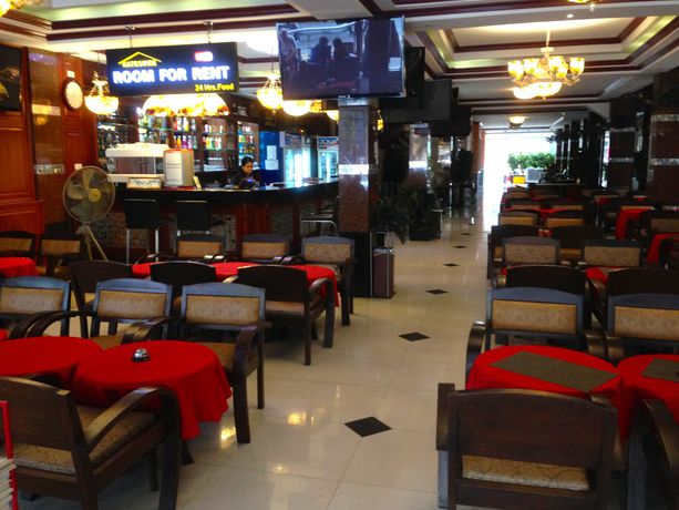 Imagen del bar/restaurante del Hotel Katesiree Residence. Foto 3