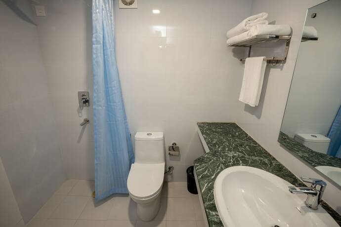 Imagen de la habitación del Hotel Kathmandu Business. Foto 16