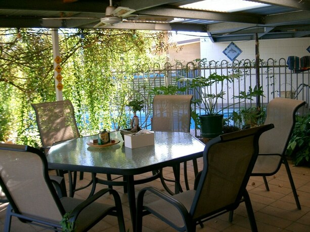 Imagen del bar/restaurante del Hotel Kathys Place Bed and Breakfast. Foto 21