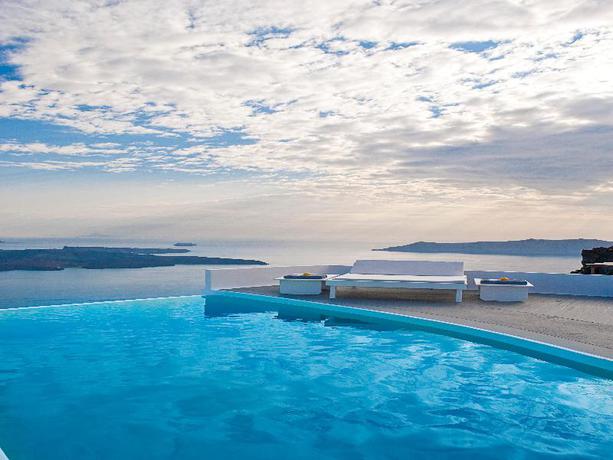 Imagen de la piscina del Hotel Katikies Chromata Santorini - The Leading Hotels Of The World. Foto 18