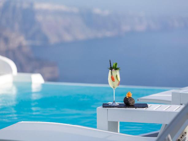 Imagen del bar/restaurante del Hotel Katikies Chromata Santorini - The Leading Hotels Of The World. Foto 4