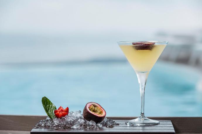 Imagen del bar/restaurante del Hotel Katikies Chromata Santorini - The Leading Hotels Of The World. Foto 6