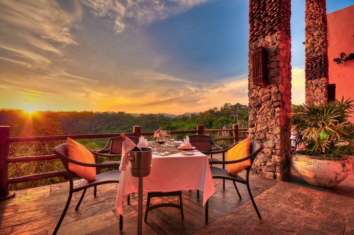 Imagen del bar/restaurante del Hotel Katiliya Mountain Resort and Spa. Foto 7