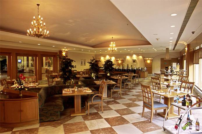 Imagen del bar/restaurante del Hotel Katriya and Towers. Foto 5