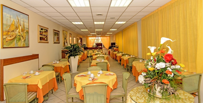 Imagen del bar/restaurante del Hotel Katy. Foto 3