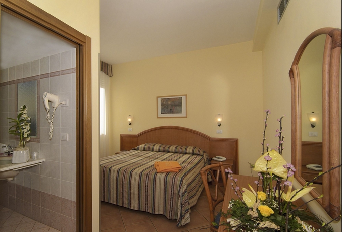 Imagen de la habitación del Hotel Katy. Foto 8