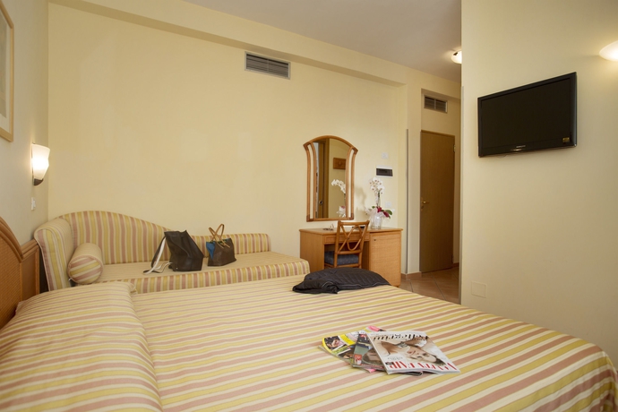 Imagen de la habitación del Hotel Katy. Foto 9