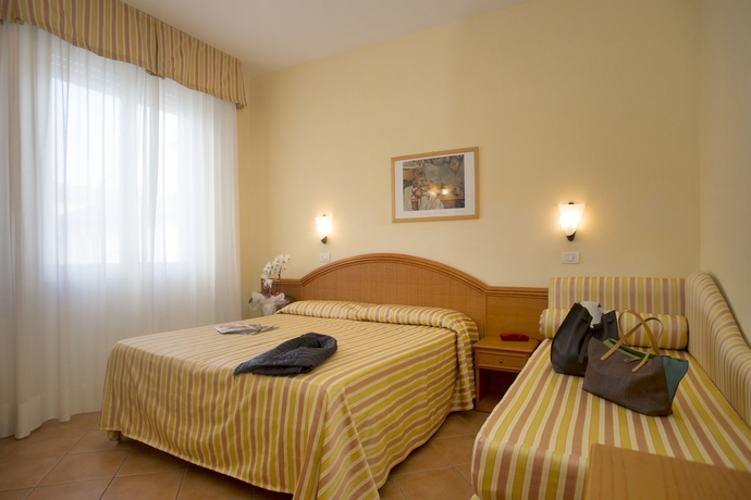 Imagen de la habitación del Hotel Katy. Foto 14