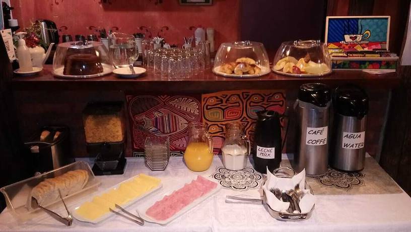 Imagen del bar/restaurante del Hotel Kau Kaleshen. Foto 4