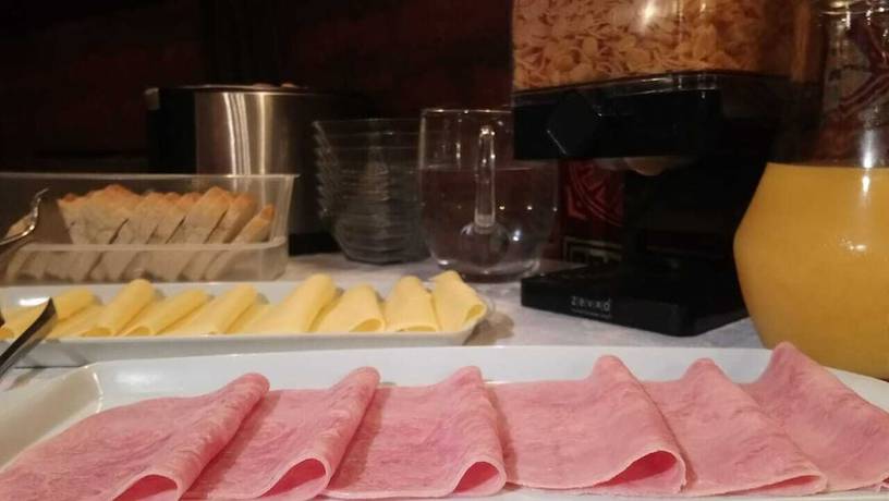 Imagen del bar/restaurante del Hotel Kau Kaleshen. Foto 5