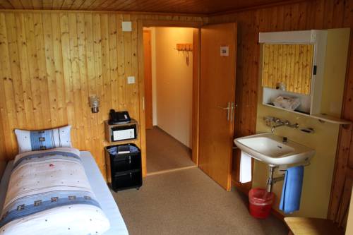 Imagen de la habitación del Hotel Kaubad. Foto 5