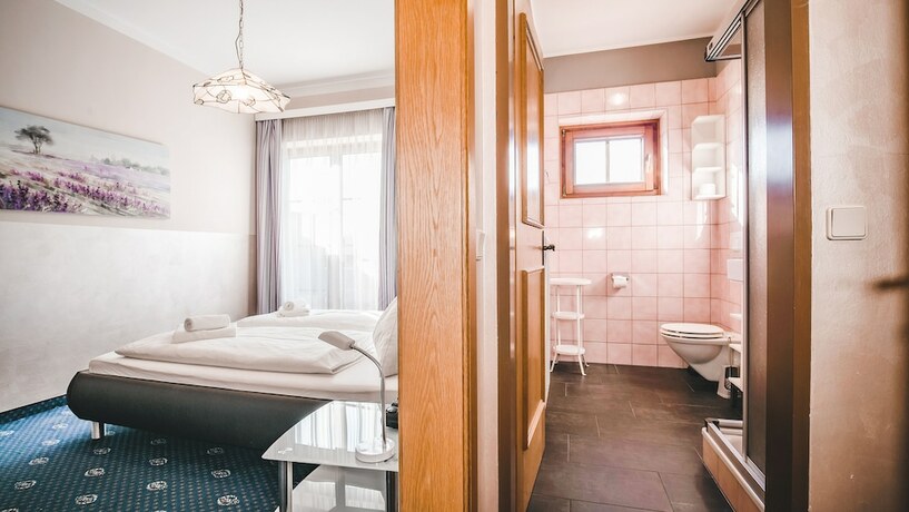 Imagen de la habitación del Hotel Kärntnerhof Velden by S4Y. Foto 13