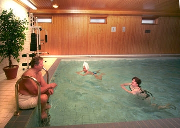 Imagen de la piscina del Hotel Kauppi. Foto 2