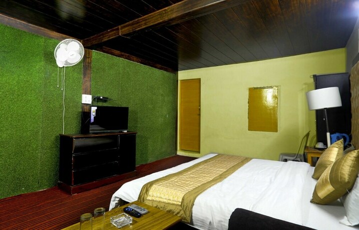 Imagen de la habitación del Hotel Kausani Retreat. Foto 17