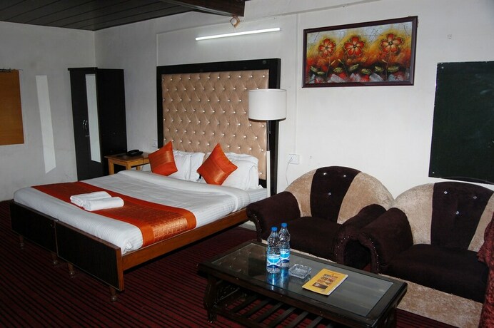 Imagen de la habitación del Hotel Kausani Retreat. Foto 18