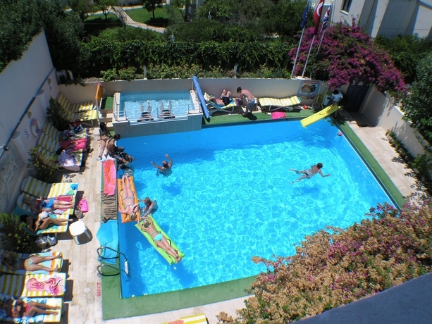 Imagen de la piscina del Hotel Kavala Studio. Foto 12