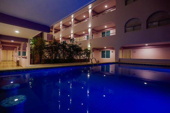 Imagen de la piscina del Hotel Kavia. Foto 10