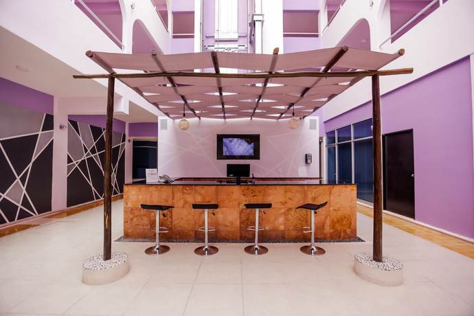 Imagen de los interiores del Hotel Kavia. Foto 9