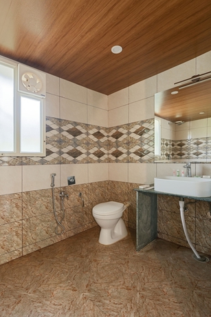 Imagen de la habitación del Hotel Kavish Holiday Hill Resort. Foto 18